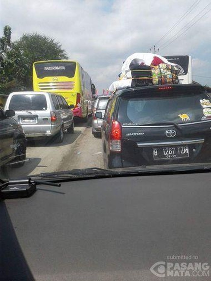 Lalin Lintas Sumatera Macet di Bandar Jaya