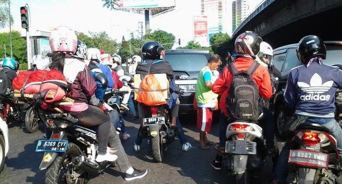 Demi Lebaran Bersama Orangtua, Firman Rela 10 Jam Terperangkap Macet di Brebes