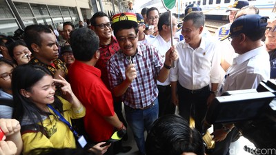 Djarot Lepas Pemudik Di Stasiun Senen