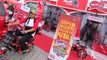  Pada saat yang bersamaan, mitra distributor Telkomsel juga turut siaga menjaga ketersediaan produk. Foto: Telkomsel