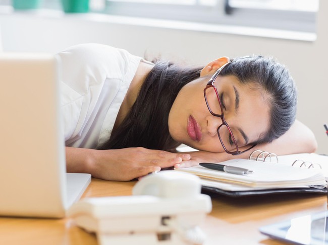 Dengan Trik Ini, Anda Tak Perlu Kopi untuk Hilangkan Kantuk di Kantor! (2)