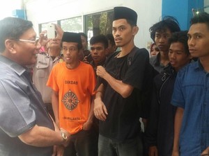 Cek Pelabuhan Makassar, Wakil Ketua DPD Temui Pemudik yang Belum Dapat Tiket