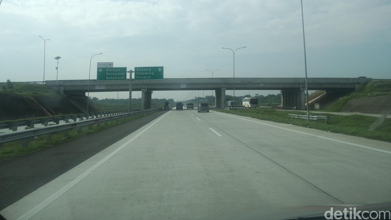Tol Cikopo-Palimanan Masih Ramai Lancar Sampai KM 128 Tol Cikopo-Palimanan Masih Ramai Lancar Sampai KM 128