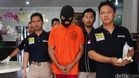 Pelaku bernama Ferdianto (23) tersebut merupakan satpam di Apartemen Belezza.