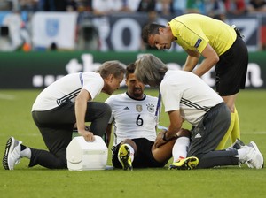 Cedera Khedira dan Gomez Warnai Kelolosan Jerman
