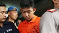 Pelaku melakukan pembunuhan berencana tersebut berlatar belakang asmara.