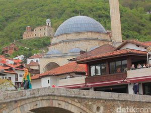 Muslim Kosovo Ganti Bukber dengan Berbagi Iftar