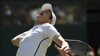 Bertarung di Centre Court, Minggu (3/7/2016) dinihari WIB, Murray meraih kemenangan 6-3, 7-5, dan 6-2. REUTERS/Toby Melville.