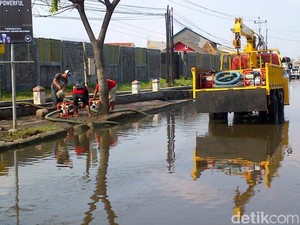 Berpacu dengan Hujan Atasi Rob di Pantura Semarang