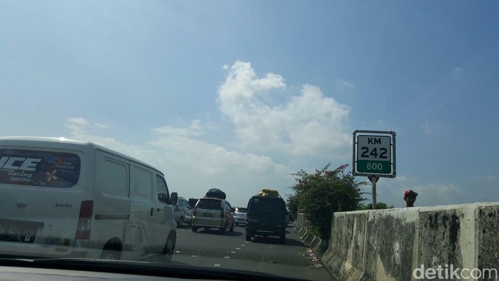 Kendaraan di Tol Pejagan Berhenti Total, Brexit Macet Lagi