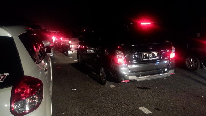 Tol Pejagan Macet 13 Km Jelang Pintu Brebes Timur
