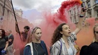 Sebagian besar demonstran mengaku terkejut ketika referendum menunjukkan kampanye Brexit menang. REUTERS/Paul Hackett.