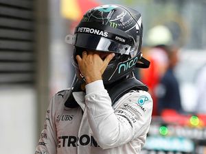 Insiden dengan Hamilton Bikin Rosberg Kesal dan Frustrasi Sekali
