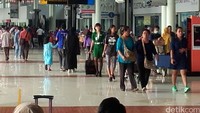 Sejumlah pemudik mulai memadati Bandara Soekarno-Hatta.