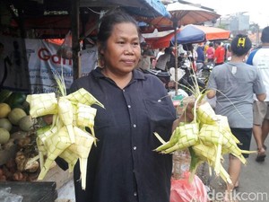 H-3 Lebaran, Pedagang Ketupat Lebaran di DKI Mulai Menjamur