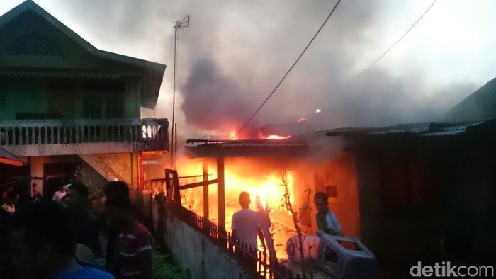 4 Rumah di Pekanbaru Hangus Terbakar
