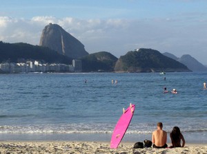 Sekarang Mau Berjemur di Pantai Harus Daftar via Aplikasi