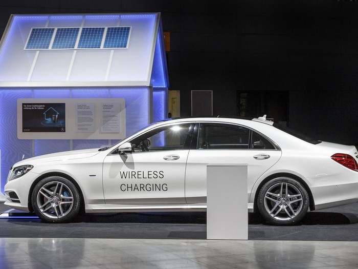 Mobil Hybrid Mercedes-Benz S500e Bisa Dicas Tanpa Kabel