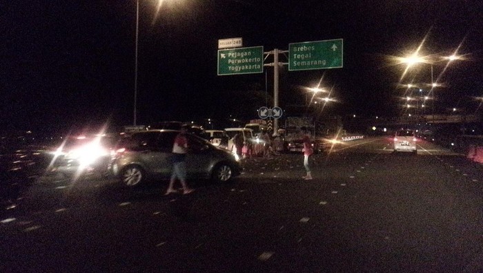 Tol Keluar Pejagan Masih Macet Total, ini Penampakannya