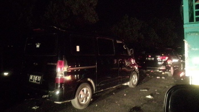 Horor di Tol Pejagan-Brexit: Macet, Gelap dan Sampah Berserakan
