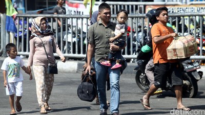 Terminal Pulogadung Mulai Sepi Pemudik