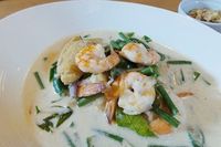 Sayur gurih dengan paduan udang dan cabai hijau