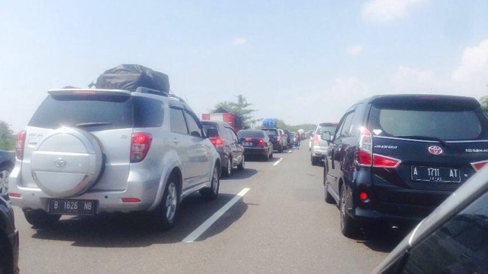Hampir 48 Jam Kena Macet Pejagan-Tegal, dan Akhirnya Bisa Melaju di Pemalang