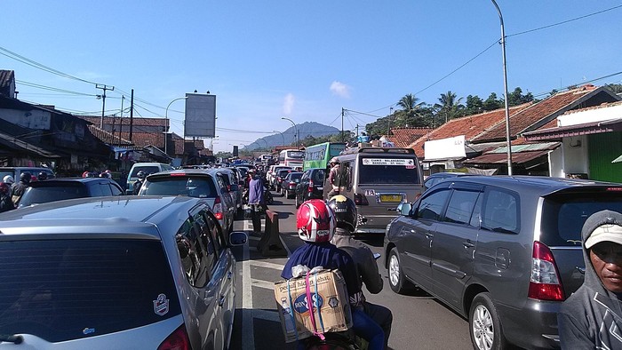 Jalur Nagreg Masih Padat Merayap
