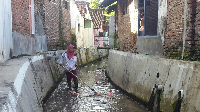 Kisah Ida, Pejuang Kebersihan dari Kali Pujasera Banyuwangi