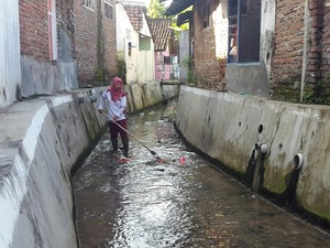Kisah Ida, Pejuang Kebersihan dari Kali Pujasera Banyuwangi