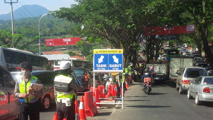 Saran Dokter untuk Cegah Dehidrasi Saat Terjebak Macet Horor