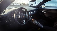 Sementara di dalam kabinnya, Porsche menyematkan paket Sport Chrono bersama dengan setir khusus dan beberapa lapisan soft touch lainnya. Mobil ini juga memiliki sunroof yang bisa dibuka-tutup secara elektrik.