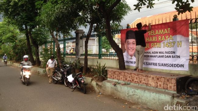 Jelang Lebaran, Wajah Sjafrie Sjamsoeddin Terpampang di 