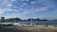Foto: Kegiatannya bermacam-macam, mulai dari jogging, bersepeda, bermain voli pantai, hingga hanya duduk-duduk di kafe-kafe mungil yang tersebar di sepanjang pantai. Asyik banget! (Ken Yunita/detikTravel)