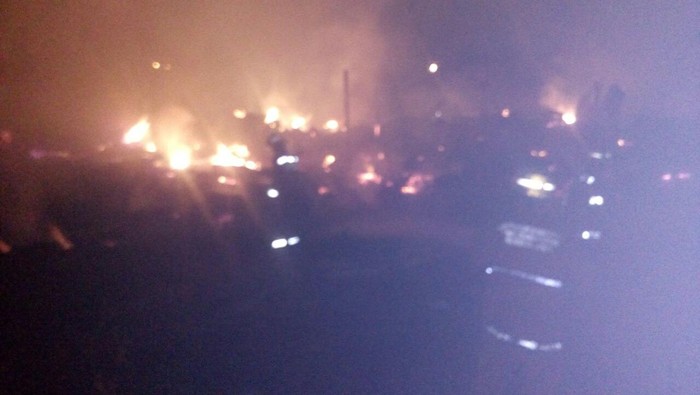 Kobaran Api di Bengkel Furnitur di Pondok Bambu Berhasil Dipadamkan