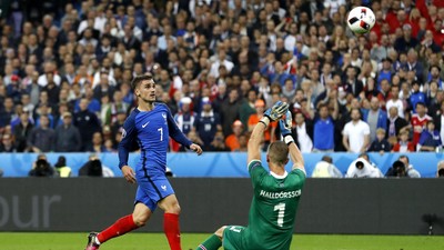 Hajar Islandia 5-2, Prancis ke Semifinal