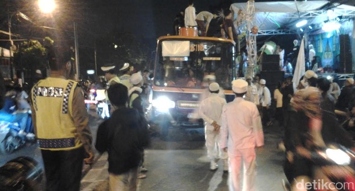 Massa FPI Gelar Takbir Keliling Jakarta