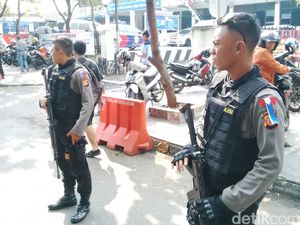 Penjagaan Polres Kota Mojokerto Renggang, Polisi Pakai Rompi Anti Peluru