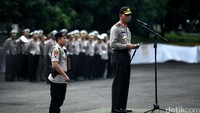 Kapolda Metro Jaya Irjen Moechgiyarto memimpin apel di Lapangan Mapolda Metro Jaya, Jl Jenderal Sudirman, Jakarta, Selasa (5/7/2016).