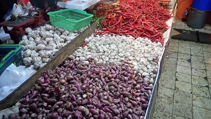 Bawang, Daging Ayam Hingga Cabai Sumbang Inflasi Juli 2016