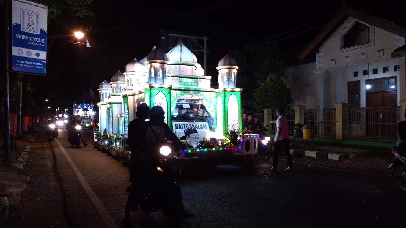 Meriahnya Malam Takbiran Di Jepara Ada Pawai Mobil Hias Berbentuk