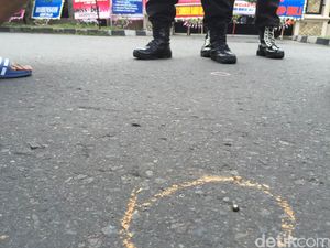 Material yang Diduga Bagian Bom Terlempar Hingga ke Luar Mapolresta Solo