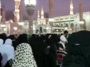 Begini Suasana di Dalam Masjid Nabawi Usai Bom Bunuh Diri Terjadi di Pos Keamanan