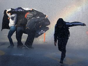 Mahasiswa dan Polisi Bentrok di Chili