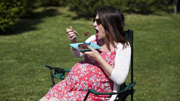 Kebanyakan Makan Kue dan Sajian Khas Lebaran, Adakah Efeknya Bagi Ibu Hamil?