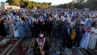 Ribuan umat muslim melaksanakan salat Id di Amman, Yordania. Muhammad Hamed/Reuters