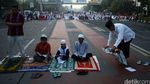 Ribuan Jamaah Salat Id di Jl Jatinegara Barat