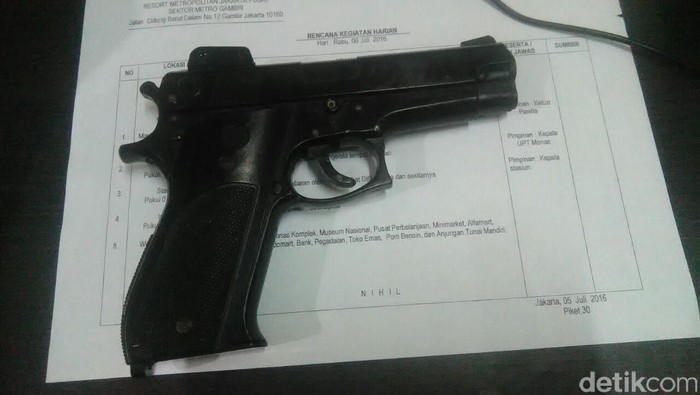 Polisi: Pistol yang Digunakan Driver Uber Pistol Mainan, Lencananya Palsu