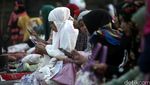 Ribuan Jamaah Salat Id di Jl Jatinegara Barat