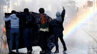 Aksi demo tersebut berujung bentrokan dengan aparat kepolisian setempat. Ivan Alvarado/Reuters